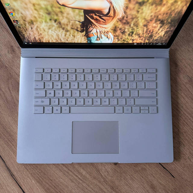 Surface Book 2 13.5インチ i7 8650U/GTX1060 Microsoft Surface Book 2 13 i7-8650U/8GB/256GB/W10P GTX1050