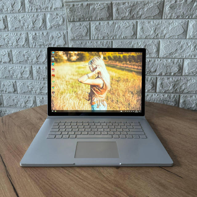 Сенсорний Microsoft Surface Book 2 15,0