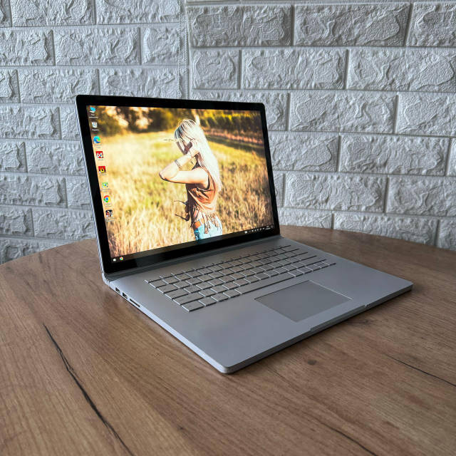 Сенсорний Microsoft Surface Book 2 15,0