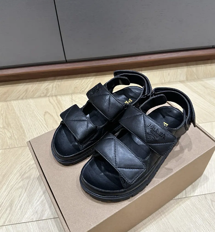 Жіночі чорні шкіряні сандалії Prada Padded на липучках сандалі, фото 1