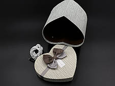 Коробка подарункова з ручками і бантиком. Серце. Колір сірий. 15х12х12см.