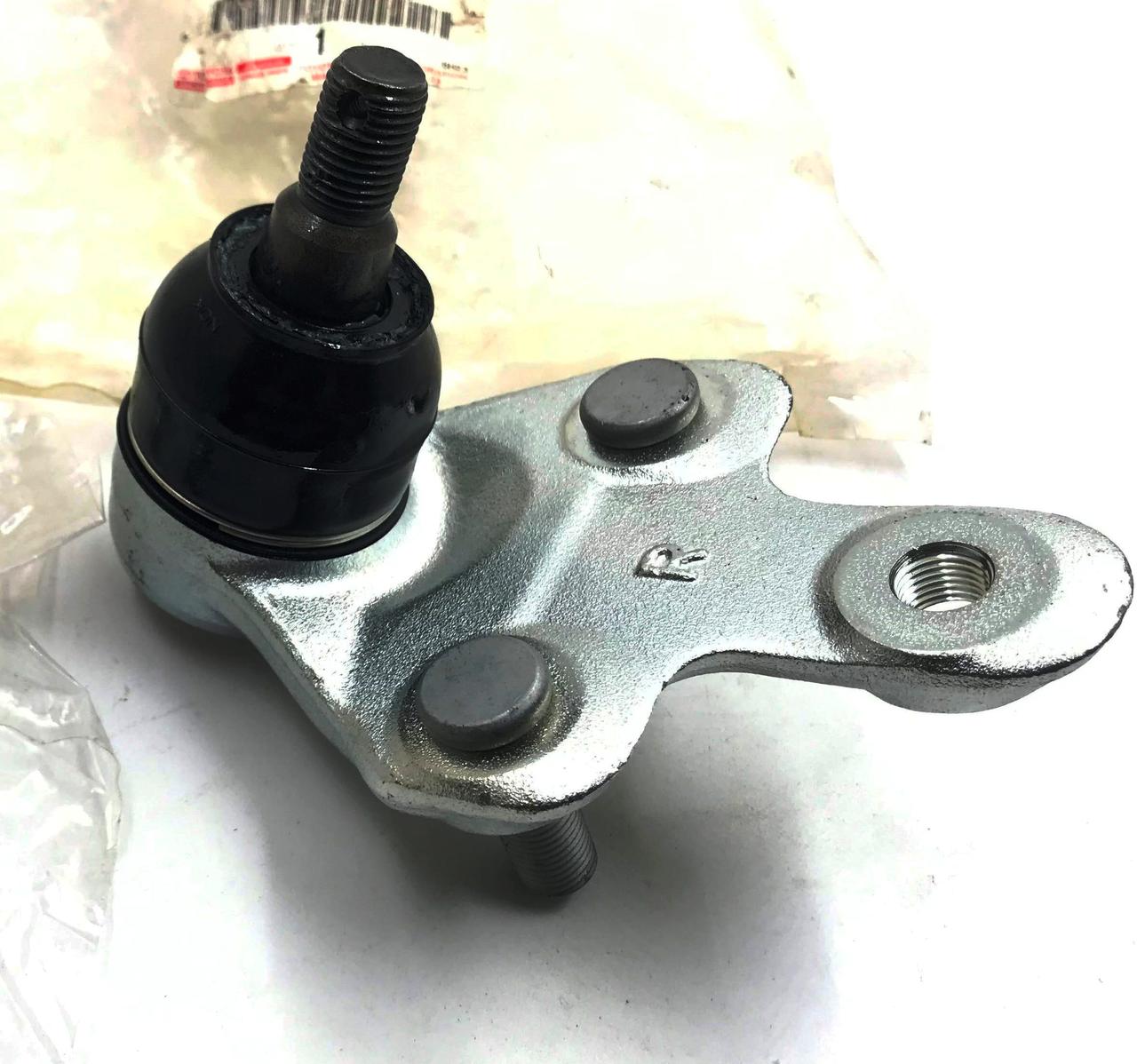 Кульова опора важеля нижнього правая 43330-49165 Лексус РАВ4, Хайлендер 4333049125,