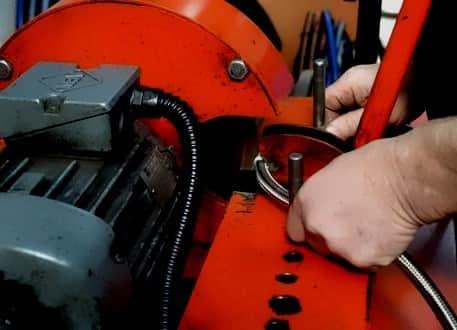 Ремонт гідравлічних шлангів в Україні: основні ознаки пошкоджень