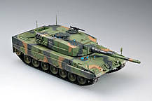 Leopard 2 A4. Збірна модель німецького танка у масштабі 1/35. HOBBY BOSS 82401, фото 4