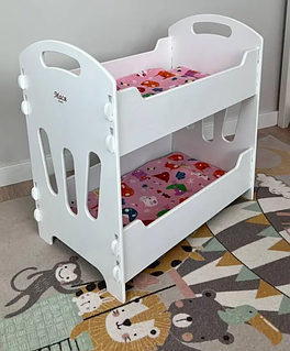 Іграшкова дерев'яна двохярусна біла кроватка-качалка для ляльок.