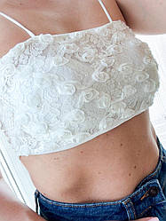 Жіночий короткий топ-бандо з квітами білий