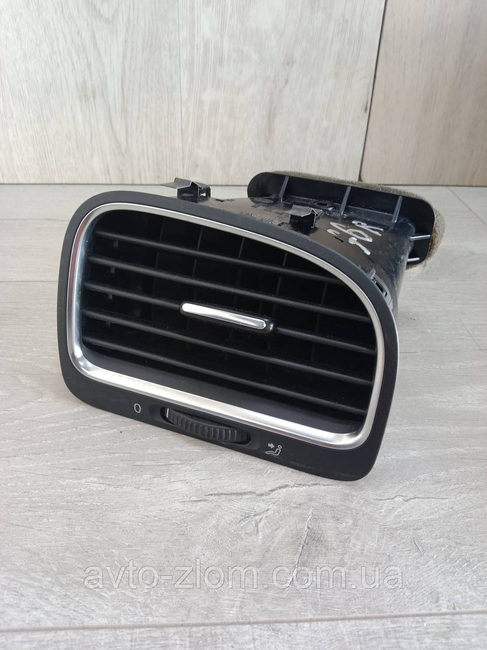 Дефлектор обдування салону Volkswagen Golf 6, Гольф 6. Правий. 5K0819710D, 5K0819704K.