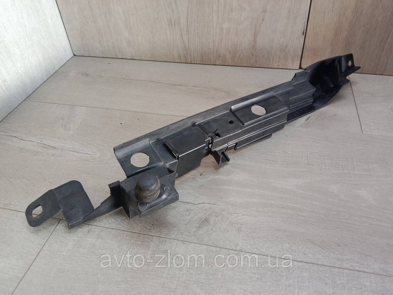 Кронштейн переднього крила Opel Corsa D. Опель Корса Д. Правий. 13266901., фото 1