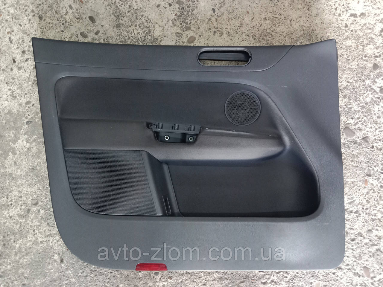 Карта передніх лівих дверей Volkswagen Golf Plus. Гольф Плюс. 5M0868079.