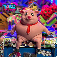 Большая свинья из резины которая тянется