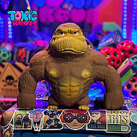 Большая обезьяна из резины которая тянется