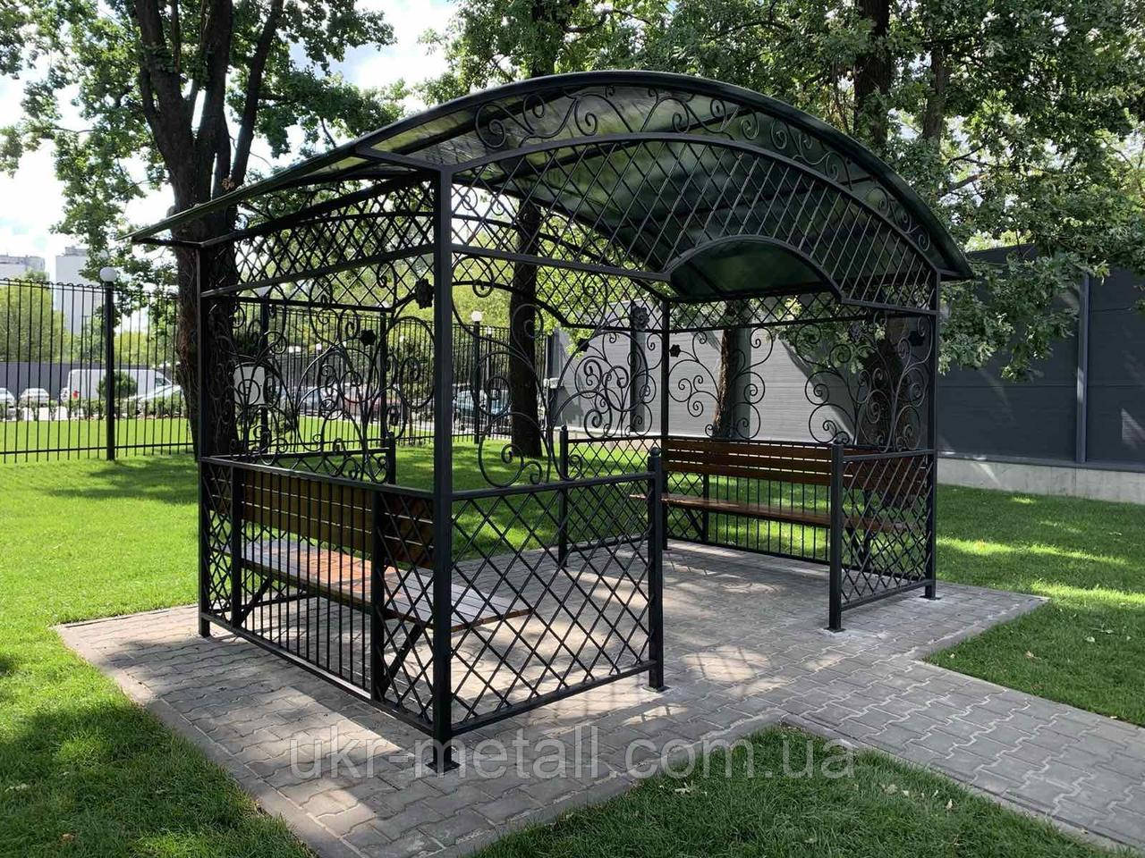 Альтанка металева для дому з елементами кування та полікарбонатом.