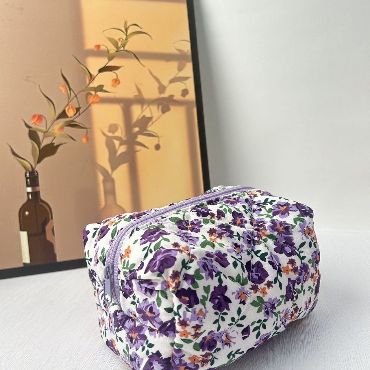 Стьобана косметичка в квітковий принт. Фіолетова, фото 1