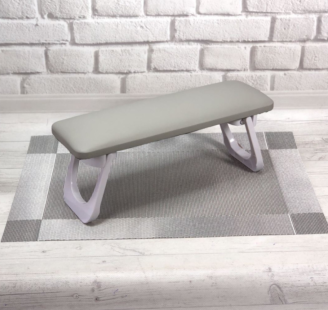 Підлокітник килимок для манікюру зі шкірозамінника на ніжках сірий/білий підставка