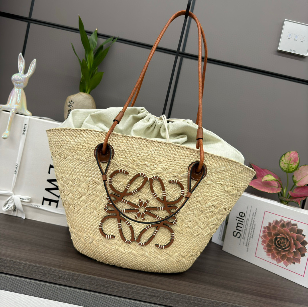 Жіноча сумка Loewe  Anagram Basket