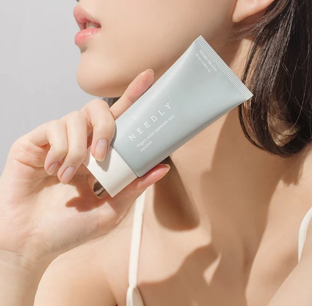 Зволожувальний сонцезахисний крем з рослинним скваланом Needly Vegan Mild Moisture Sun SPF 50+ PA++++