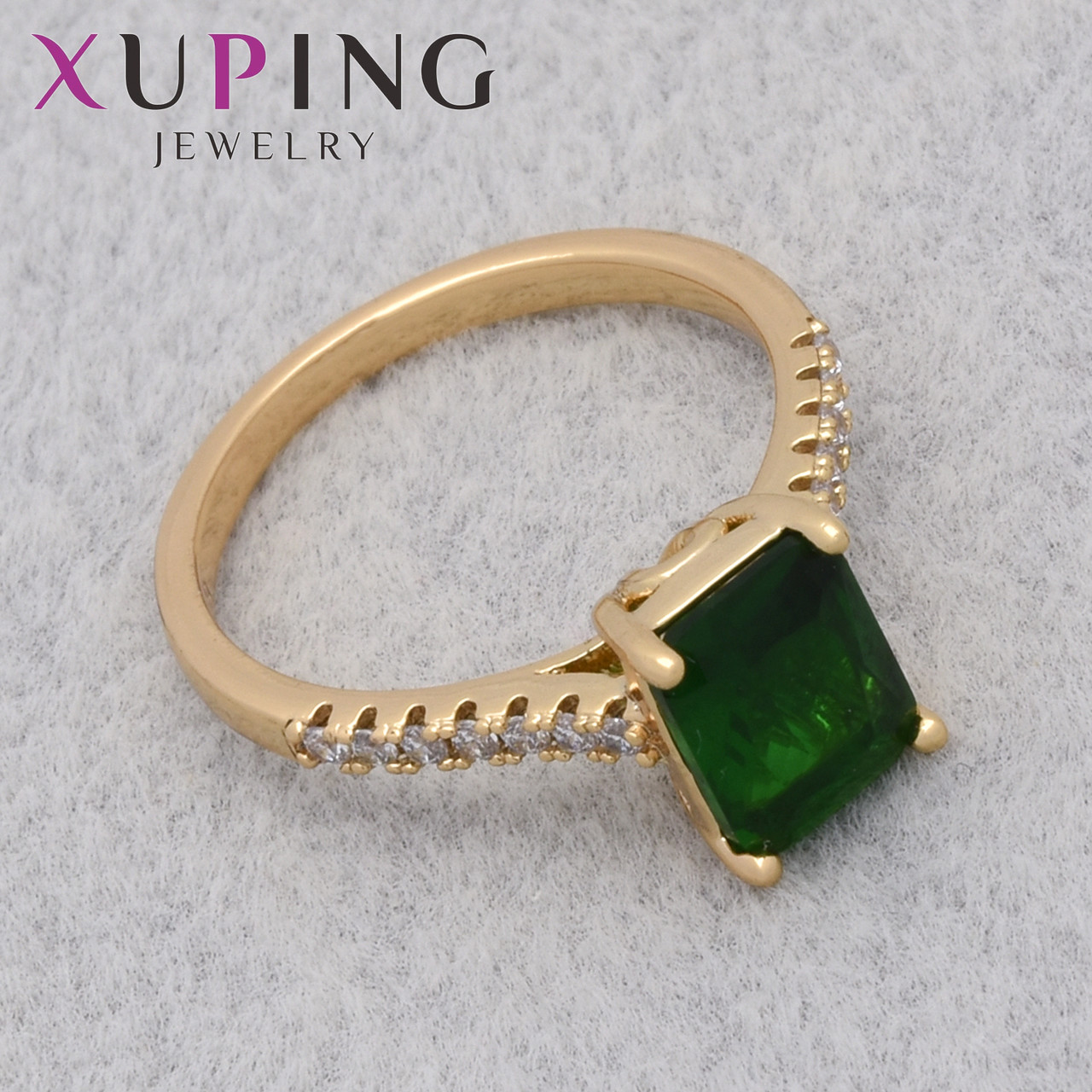 Кільце золотисте Xuping Jewelry медичне золото зі смарагдовим переливним сапфіром 18К ширина 2 мм