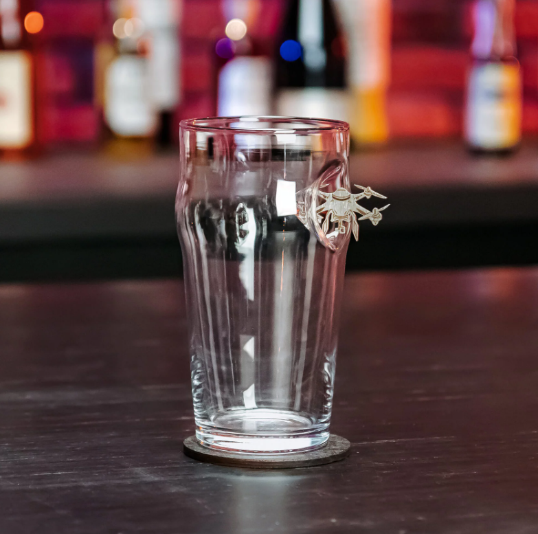 Келих для пива з дроном, дрон в келиху, фото 1