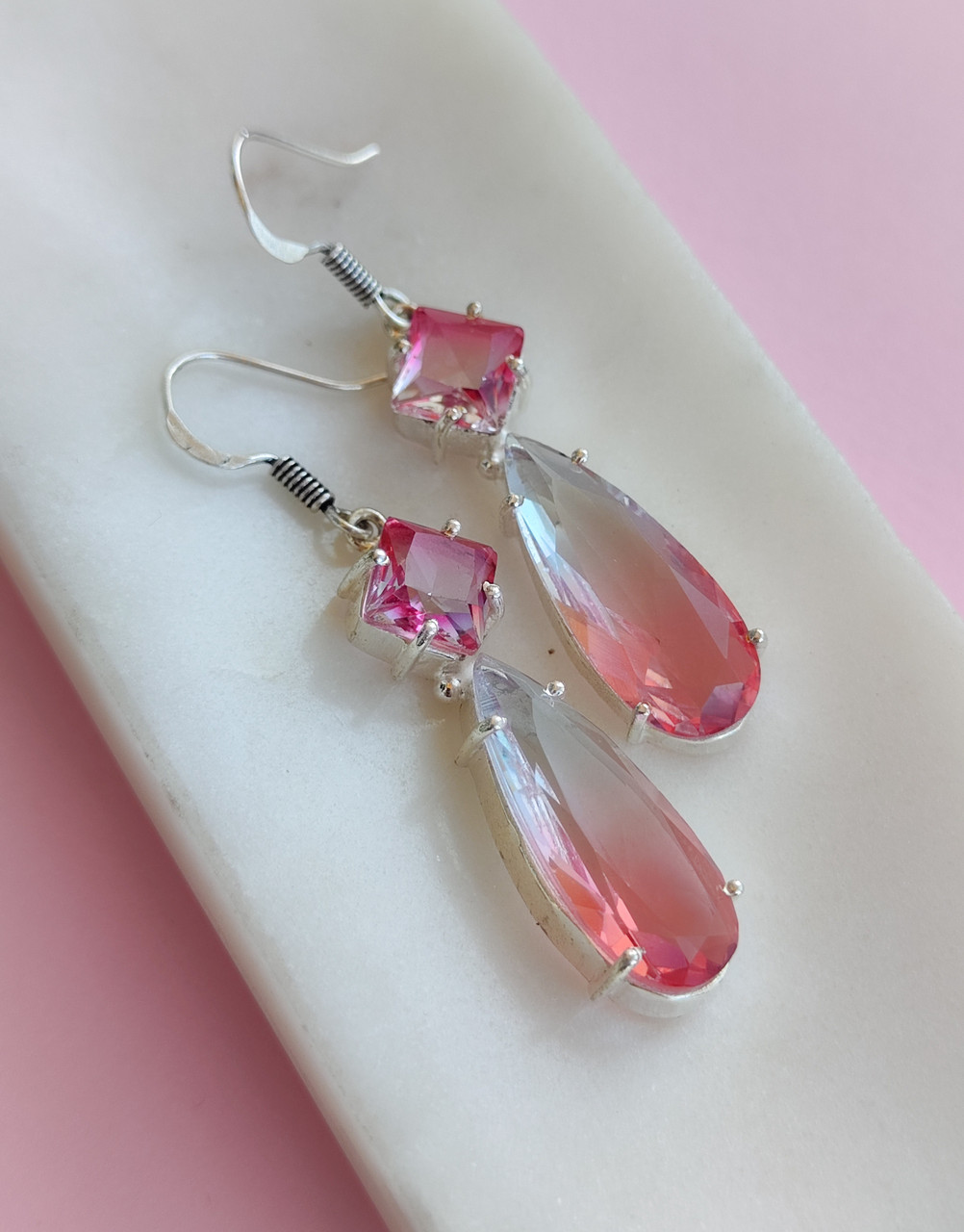 Мадагаскарський кварц рожевий в сріблі.Мадагаскарський кварц крапля квадрат кульчики. Індія., фото 1