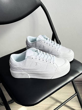 Жіночі кросівки Nike Wmns Court Legacy Lift Triple White Взуття Найк Корт Легасі білі на платформі шкіряні демісезон, фото 1