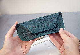 Футляр для окулярів шкіряний темно-бірюзовий з орнаментом Сонечко | очешник шкіра