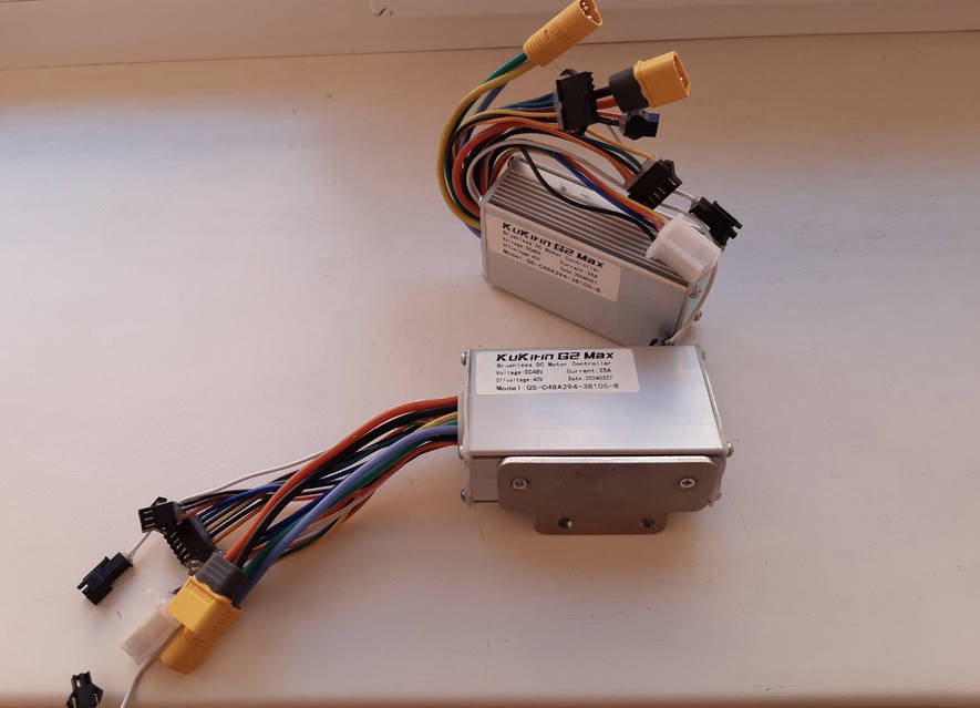 kyu② Безрукавка Guess ROHAN цвет чёрный зимняя Z5YL08 WGTN0