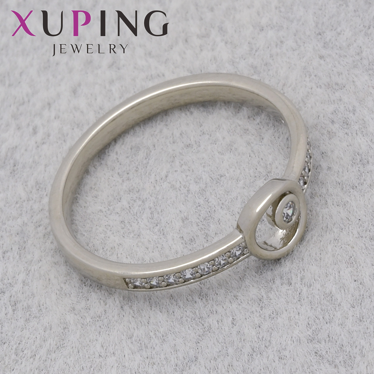 Кільце сріблястого кольору тонке Xuping Jewelry медичний сплав родій із білими стразами ширина 2 мм