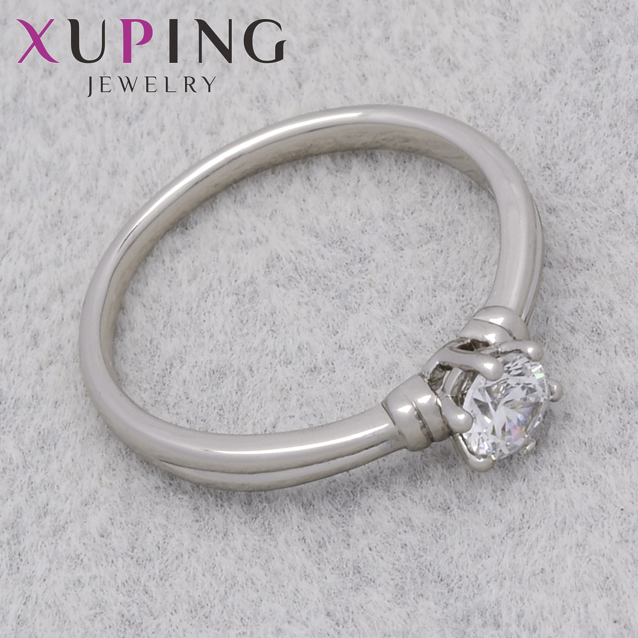 Кольцо серебристого цвета Xuping Jewelry медицинский сплав родий с переливающимся кристаллом ширина 2 мм