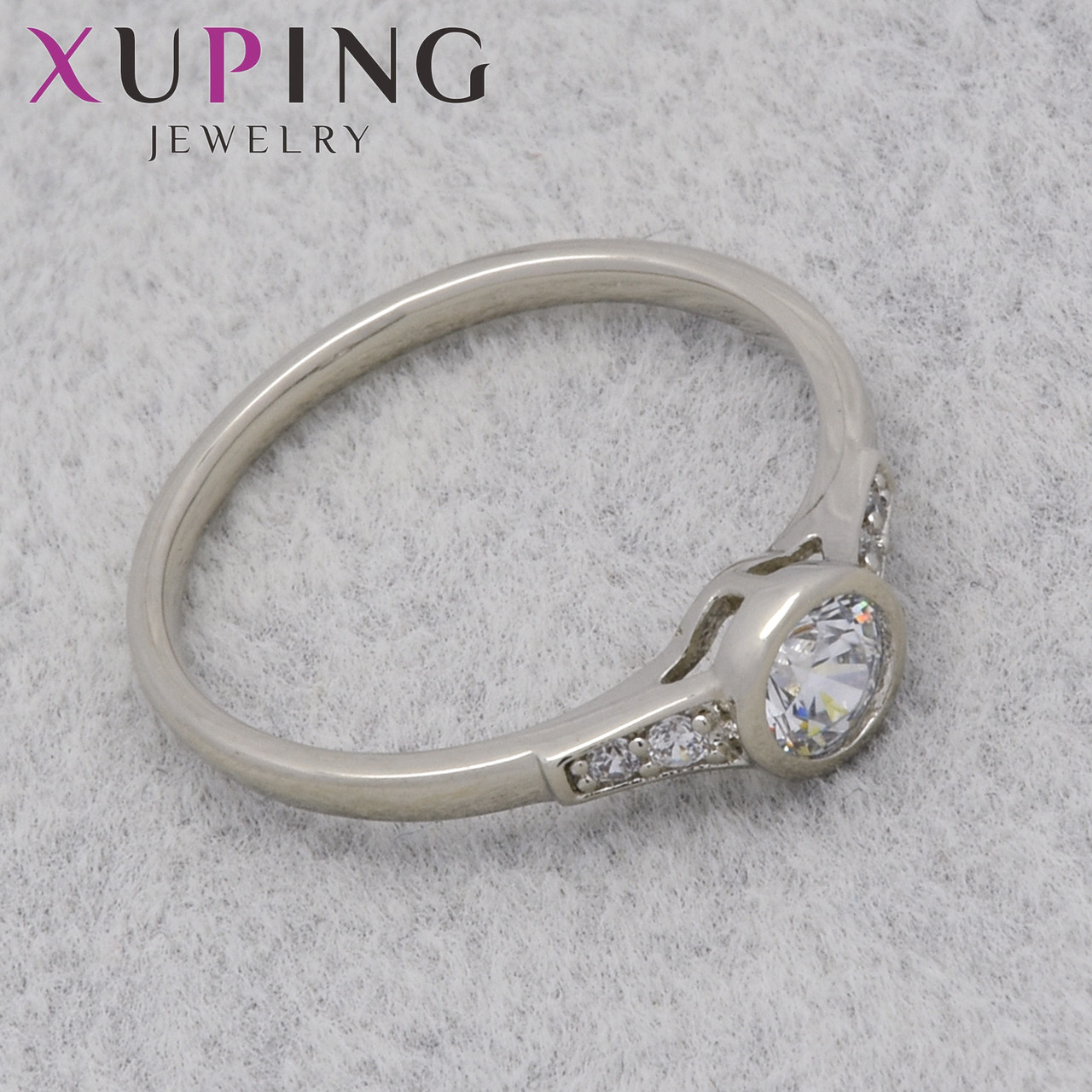 Кільце сріблястого кольору тонке Xuping Jewelry медичний сплав джерель із білими кристалами ширина 2 мм