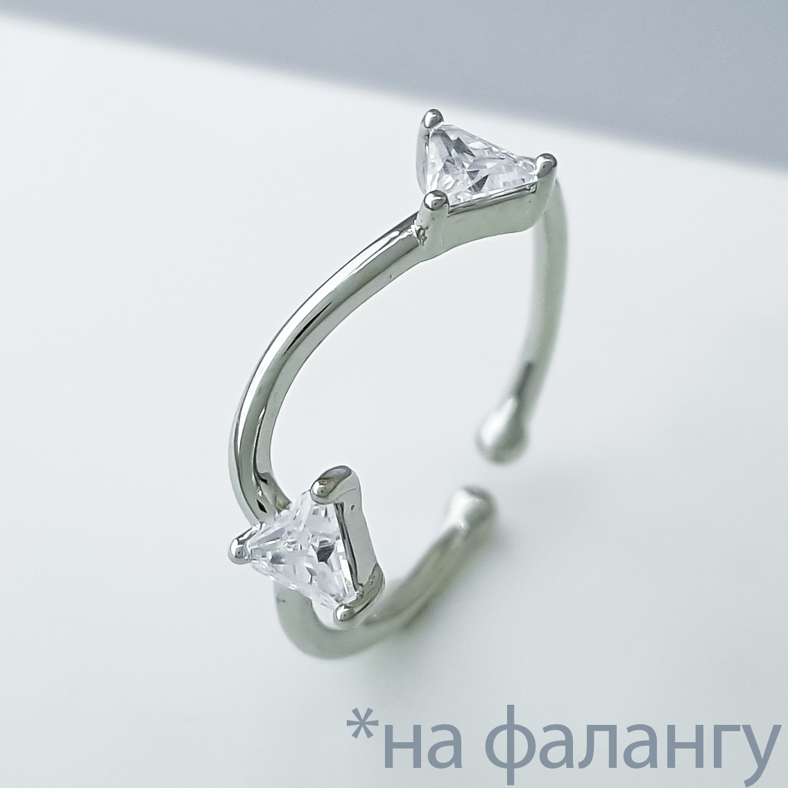 Кільце на фалангу "Трикутники" з цирконієм, р.14,5; медичне золото Xuping, родій