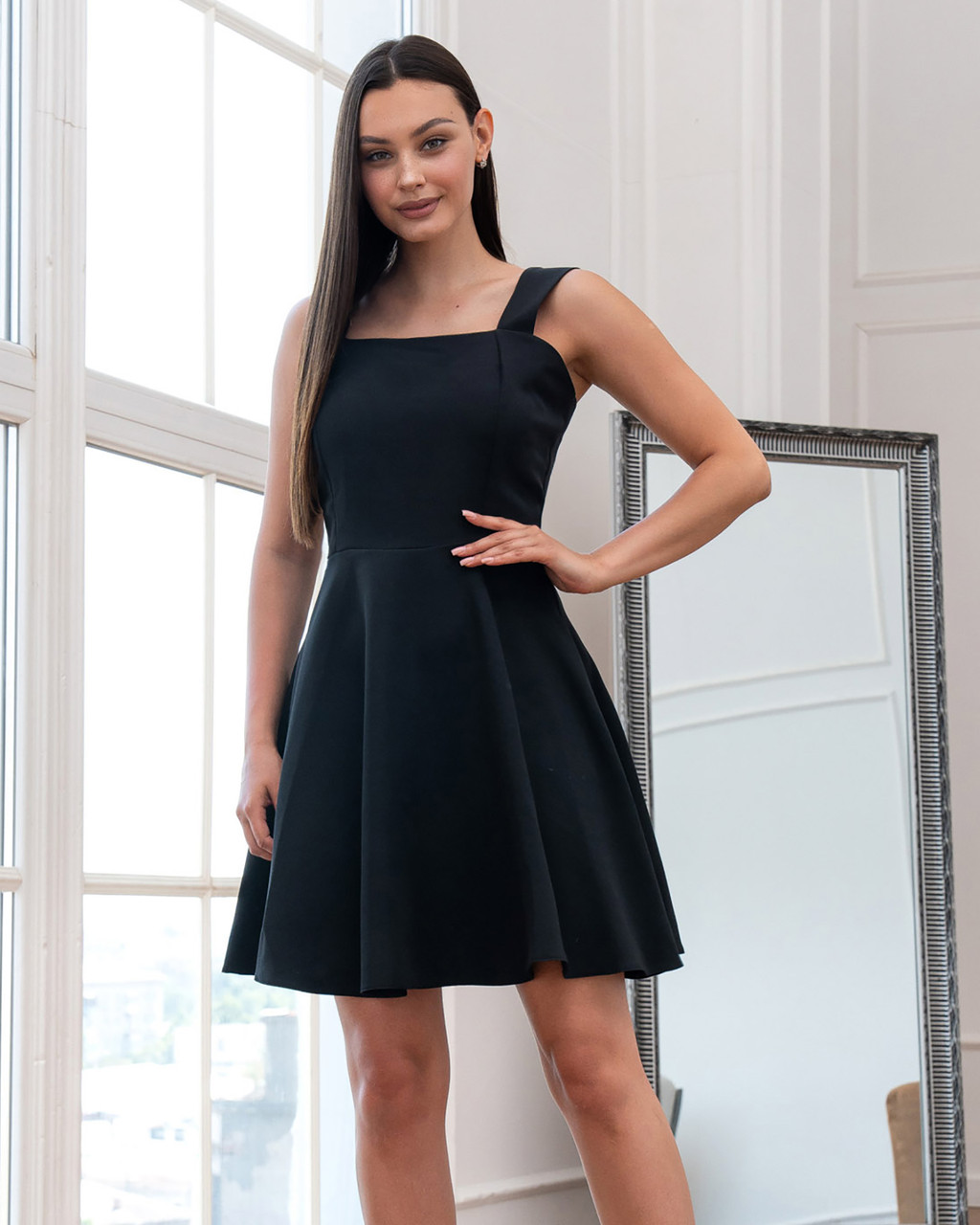 Класичне коротке коктейльне плаття на бретелях, чорне, фото 1