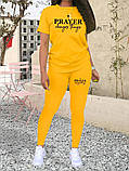 Жіночий стильний літній костюм: футболка та лосини з крутим принтом, фото 2