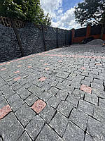 Бруківка гранітна пиляно-колота чорного кольору