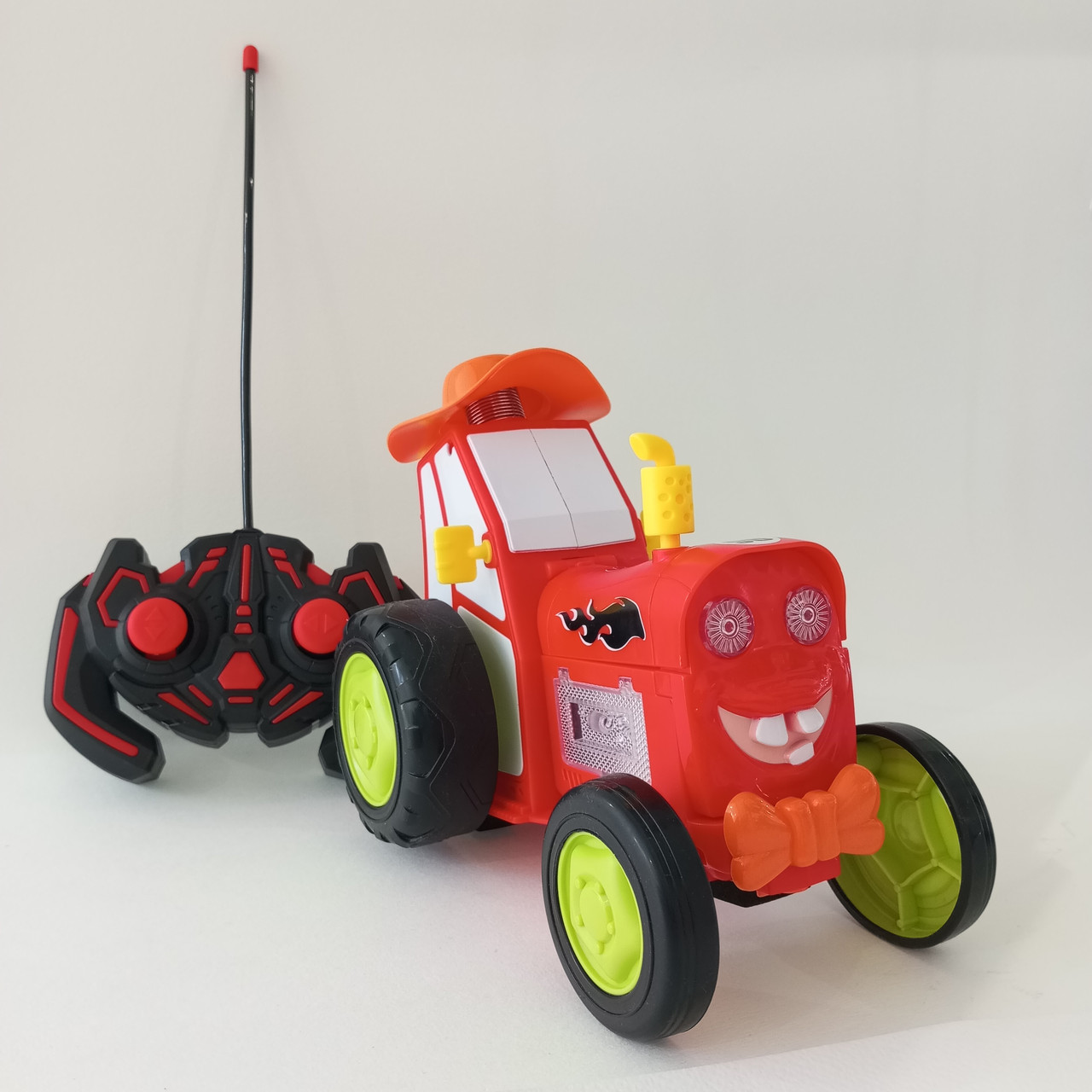 Танцювальний трактор на радіоприпрівлі Crazy Car
