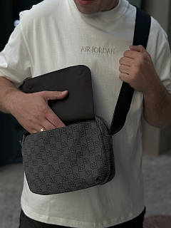 【専用】JORDAN MONOGRAM MINI MESSENGER BAG ᐉ Jordan MONOGRAM Mini Messenger - Unisex Crossbody Bag