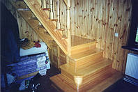 Лестница деревянная изготовление и установка.