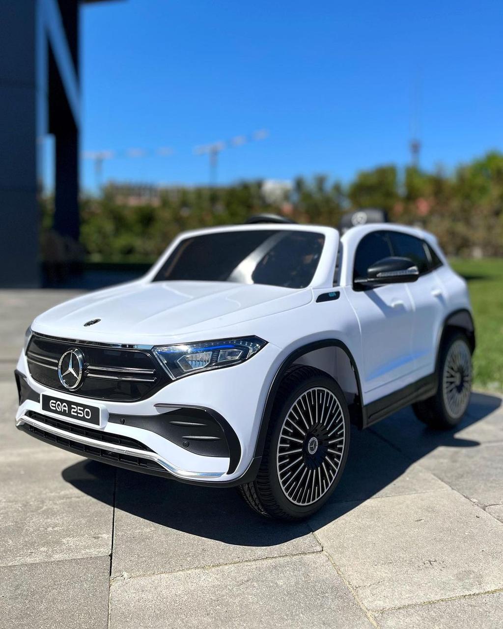 Дитячий електромобіль на акумуляторі Mercedes EQA250 M 5027 з пультом р/у для дітей 3-8 років Білий
