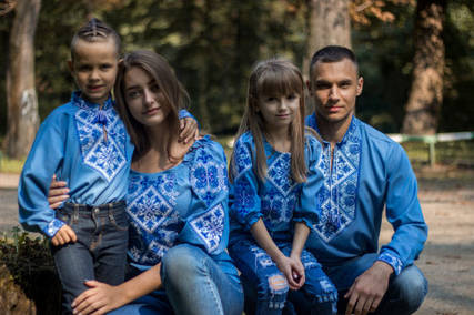 Вишиванки для Дорослих та Дітей, Патріотичний Одяг з Українською символікою