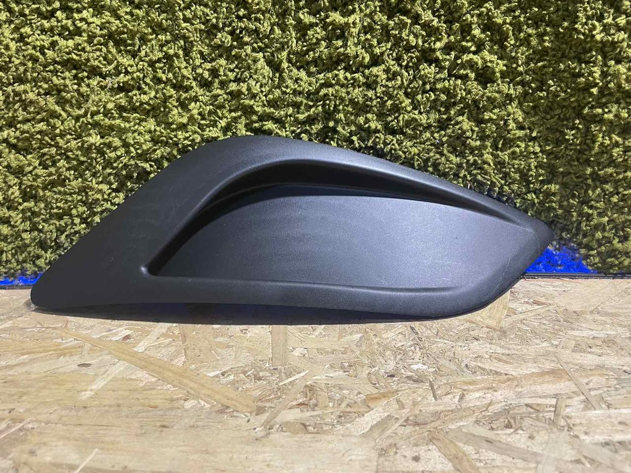 Заглушка птф накладка бампера передня права Форд Фокус 2 08-10 Ford Focus 21528560 1538833