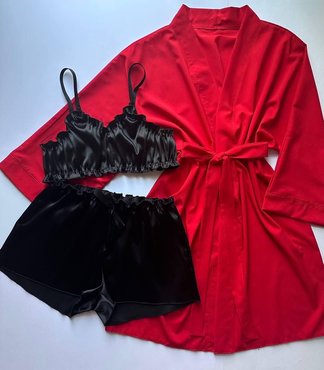 Комплект трійка, топ + шорти та жіночий халат.