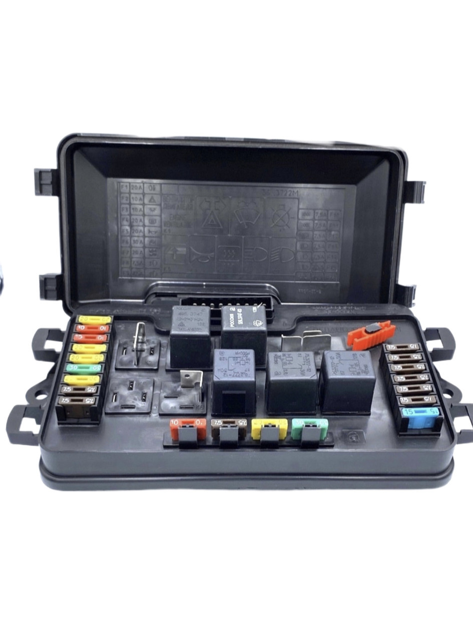 Блок запобіжників євро для ваз 2109 21099 2113 2114 2115 нового зразка інжектор 367.3722М kL., фото 1