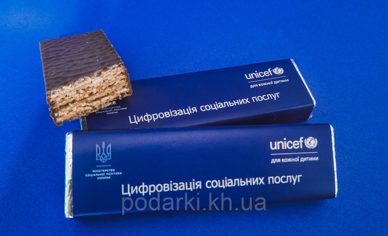 Вафельний батончик у брендованому пакованні