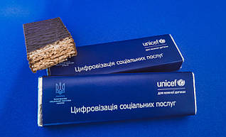 Вафельний батончик у брендованому пакованні