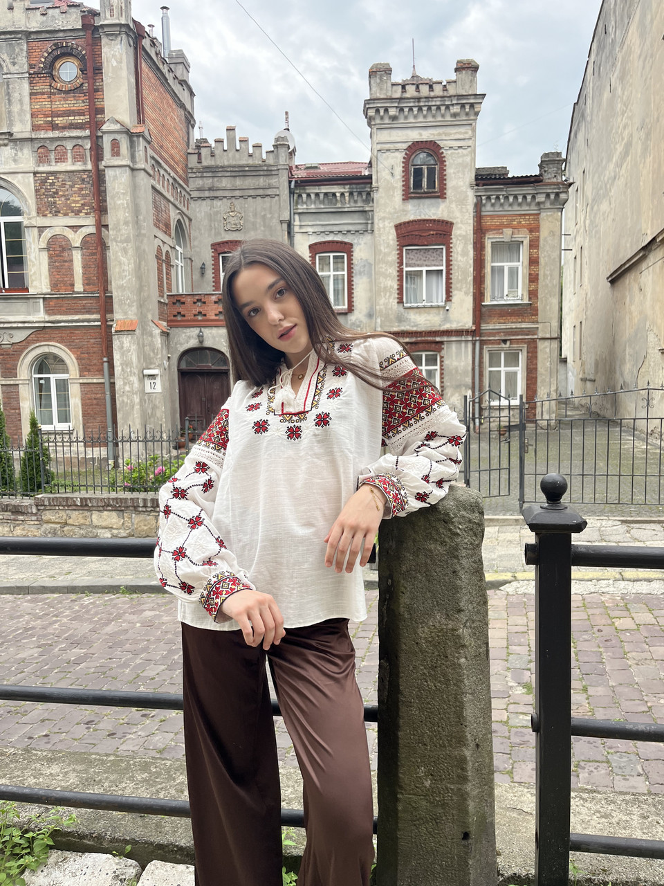 Вишиванка жіноча з мереживом ESQ 5696, біла блузка з традиційною українською вишивкою, фото 1