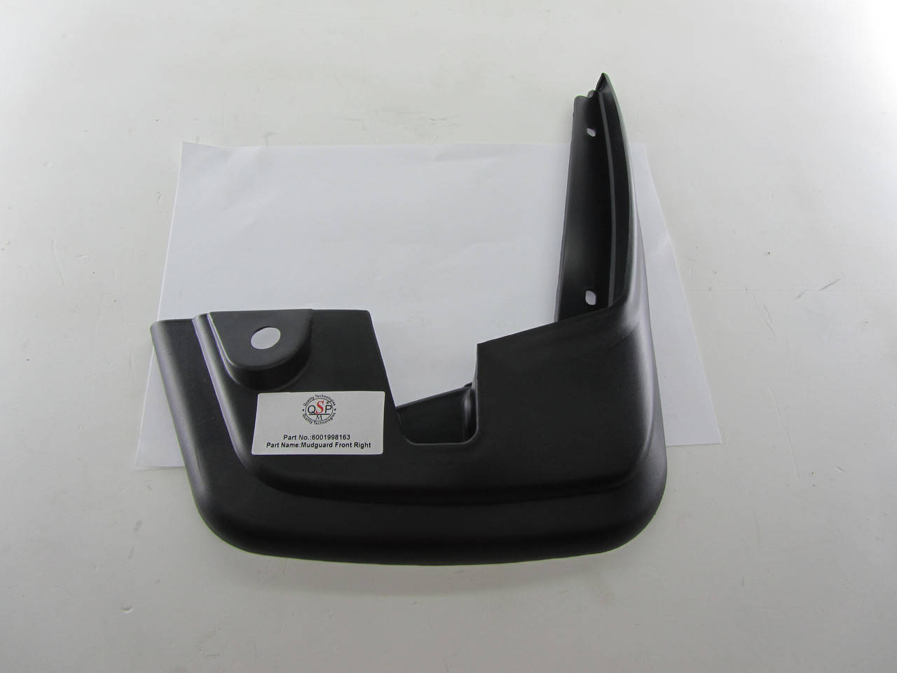 

Брызговик передний правый Dacia Logan