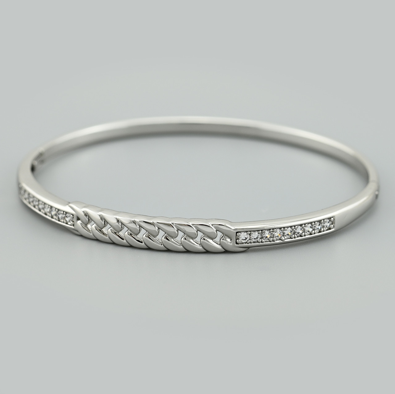 Жорсткий браслет Мистецтво огранщика 45186 ширина 5 мм білі фіаніти позолота Біле Золото 15-18, фото 1