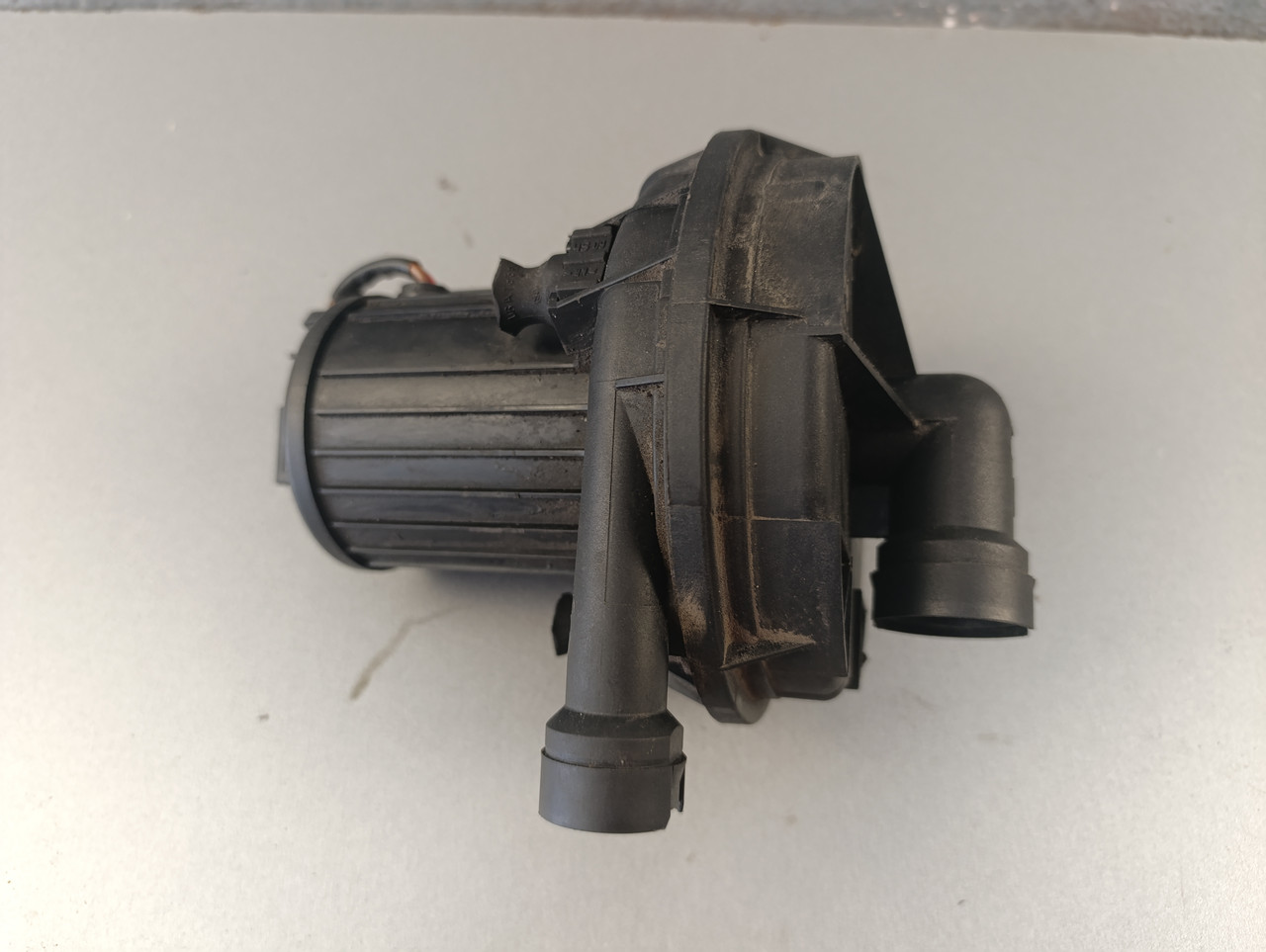 Насос додаткового повітря Skoda Octavia A5 06A959253B