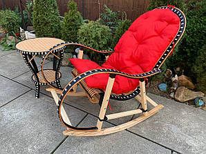 Крісло-гойдалка з лози з накидкою