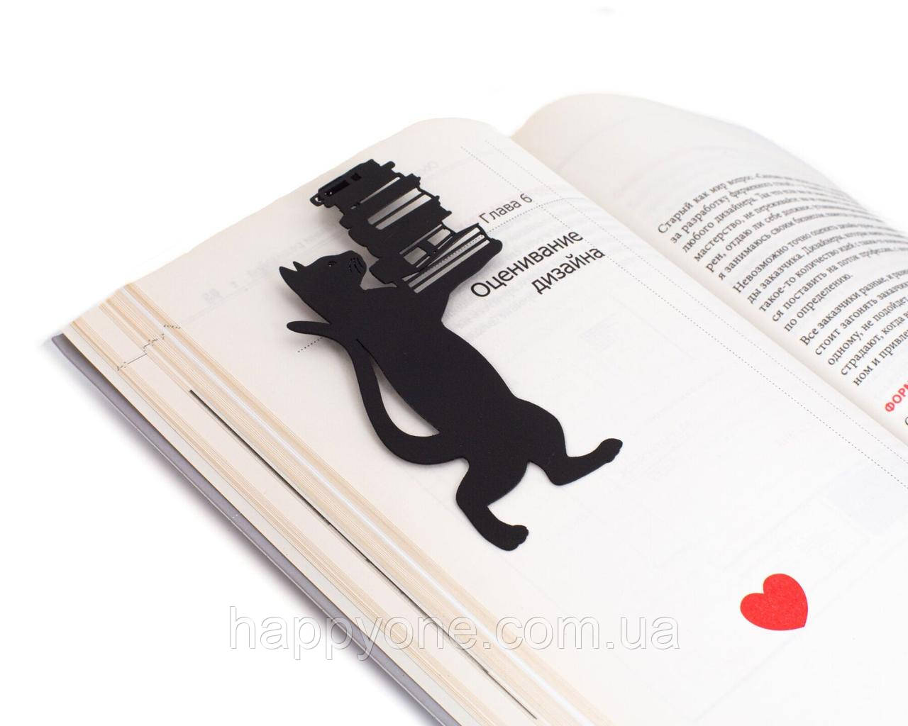 Закладка для книг "Кішка зі стопкою книг"
