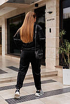 Спортивний жіночий костюм з велюру штани з карманами та кофта з капюшоном великих розмірів, фото 4